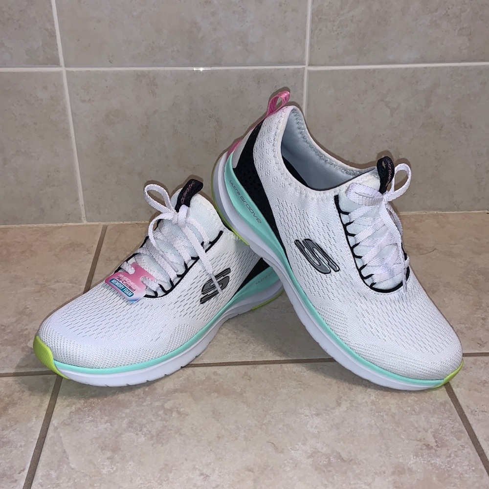 New! Skechers Sneakers with Air-cooled Memory Foam. Size 7.5.